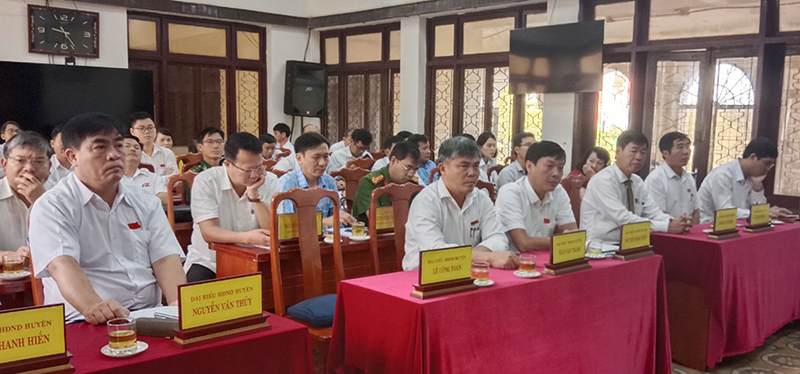 Các đại biểu tham dự kỳ họp.