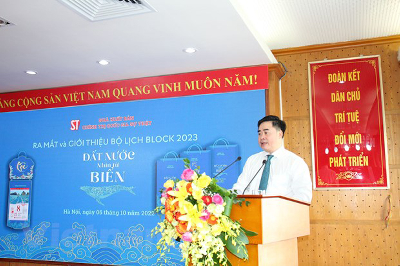 Ông Phạm Minh Tuấn, Giám đốc-Tổng Biên tập Nhà xuất bản Chính trị quốc gia Sự thật phát biểu tại lễ ra mắt. (Ảnh: Minh Thu/Vietnam+)
