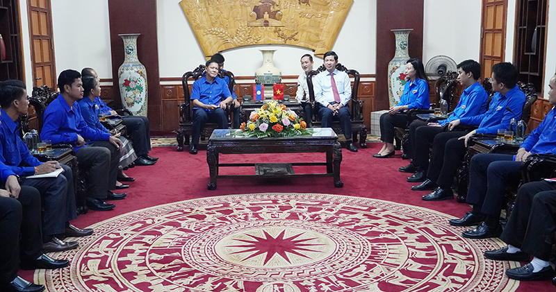  Toàn cảnh buổi chào xã giao.