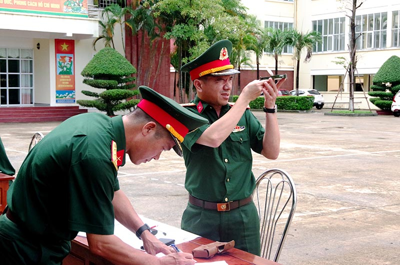  Kiểm tra kỹ năng sử dụng trang bị địa hình quân sự
