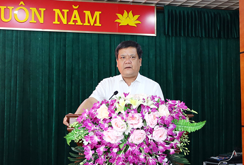 Đồng chí Trần Phong, Ủy viên Ban Thường vụ Tỉnh ủy, Bí thư Thành ủy Đồng Hới phát biểu kết luận tại hội nghị.