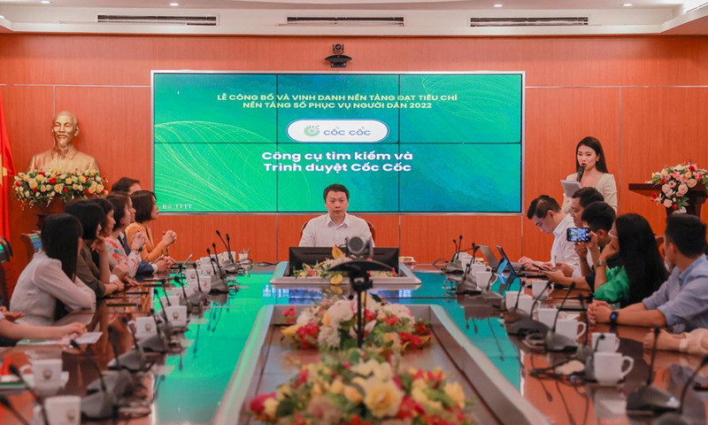 Toàn cảnh Lễ công bố nền tảng Công cụ tìm kiếm và Trình duyệt Cốc Cốc đạt các tiêu chí để trở thành Nền tảng số phục vụ người dân năm 2022. (Ảnh: PV/Vietnam+)