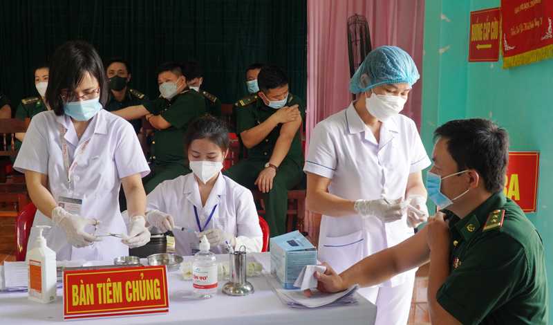 Tiêm chủng vắc xin Covid-19 là giải pháp hữu hiệu nhất bảo vệ bản thân, gia đình và cộng đồng trước dịch bệnh đang diễn biến khó lường.