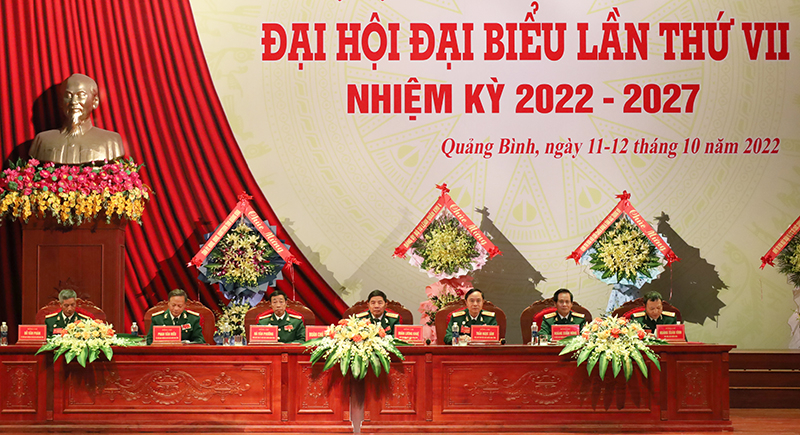 Đoàn Chủ tịch điều hành đại hội.