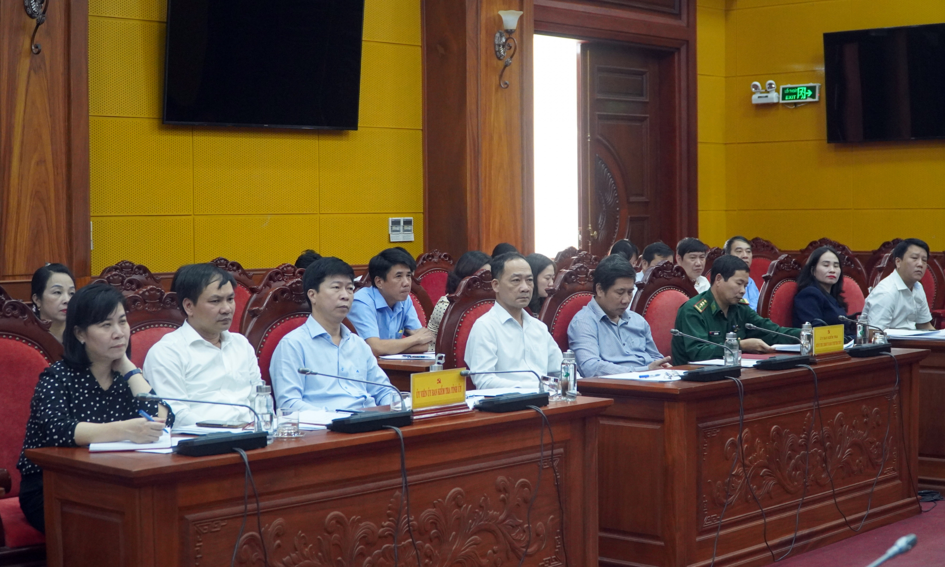 Đại biểu đã tập trung thảo luận, làm rõ những kết quả đạt được, một số tồn  tại, hạn chế, các bài học kinh nghiệm và những kiến nghị, đề xuất nhằm thực hiện tốt hơn nhiệm vụ KT.GS và kỷ luật của Đảng trong thời gian tới.  Phát biểu kết luận hội nghị, đồng chí Đinh Hữu Thành ghi nhận, tiếp thu các ý kiến tâm huyết, sát với thực tiễn của các đại biểu. Đồng chí đánh giá cao những kết quả tích cực trong công tác KT,GS 9 tháng đầu năm, đồng thời thẳng thắn chỉ rõ những hạn chế, bất cập cần tập trung khắc phục.
