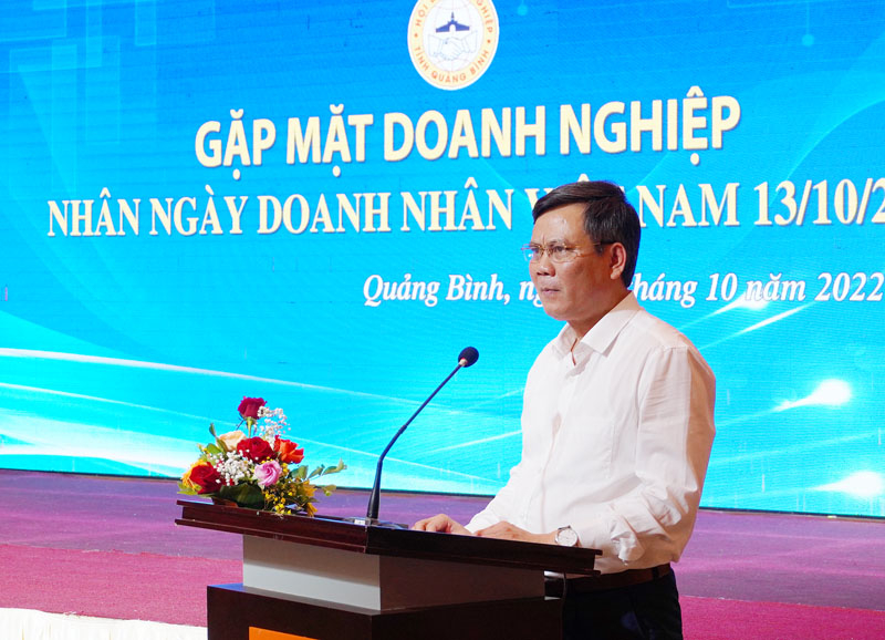 Đồng chí Chủ tịch UBND tỉnh Trần Thắng phát biểu tại buổi gặp mặt.