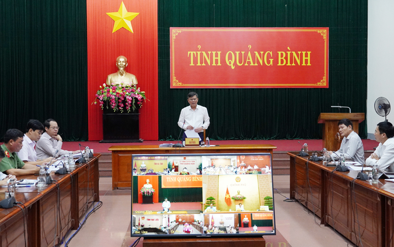Đồng chí Chủ tịch UBND tỉnh Trần Thắng phát biểu tại hội nghị.