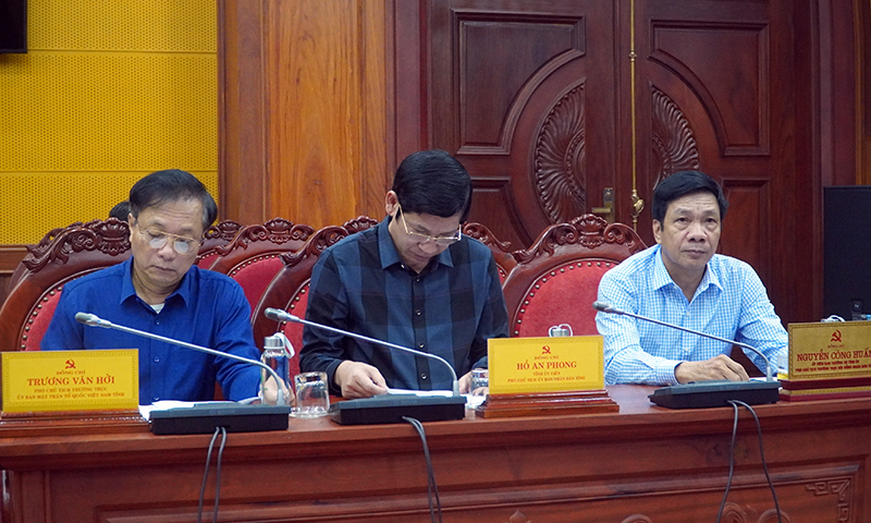 Các đồng chí lãnh đạo tỉnh dự hội nghị