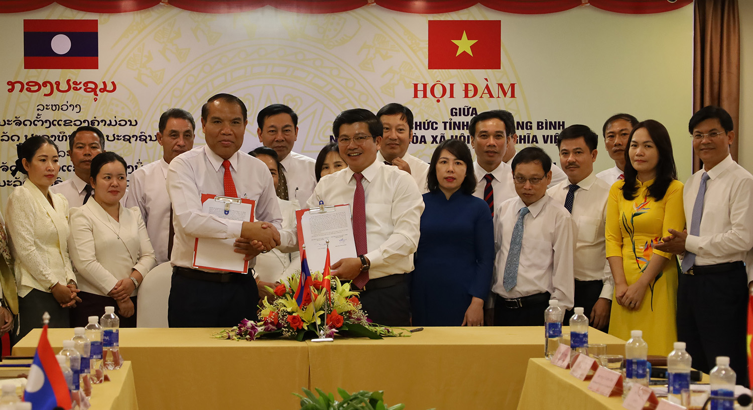 Lãnh đạo Ban Tổ chức hai tỉnh Quảng Bình-Khăm Muộn ký kết biên bản hội đàm nhằm tăng cường mối quan hệ hữu nghị, hợp tác toàn diện.