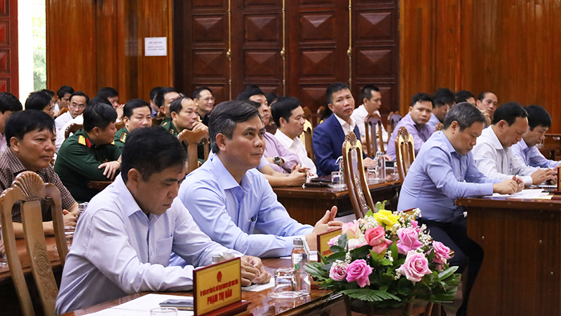 Các địa biểu dự lễ phát động.