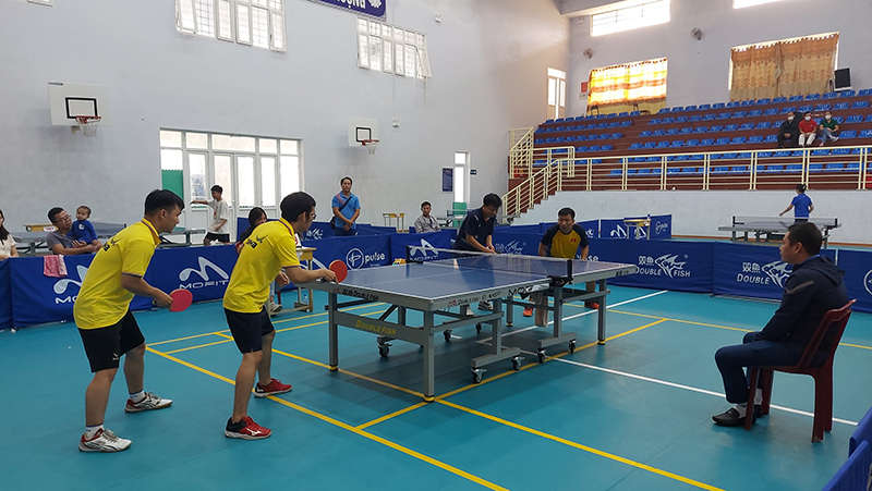 Các VĐV tranh tài sôi nổi qua từng trận đấu