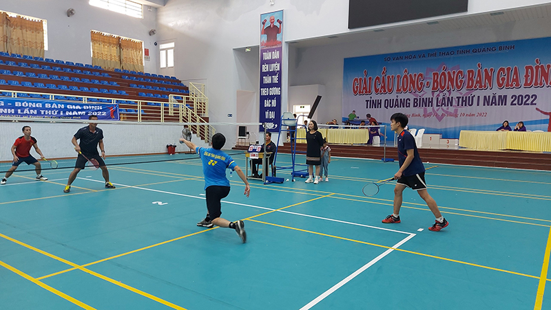 Các VĐV tranh tài sôi nổi qua từng trận đấu