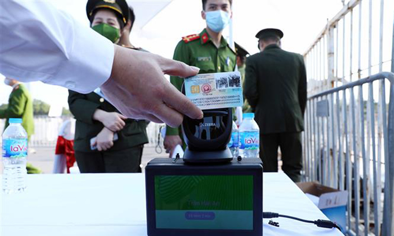 Triển khai các tiện ích trực tuyến từ tài khoản định danh điện tử. Ảnh minh hoạ: TTXVN