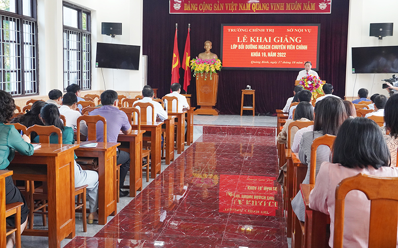 Toàn cảnh lễ khai giảng.