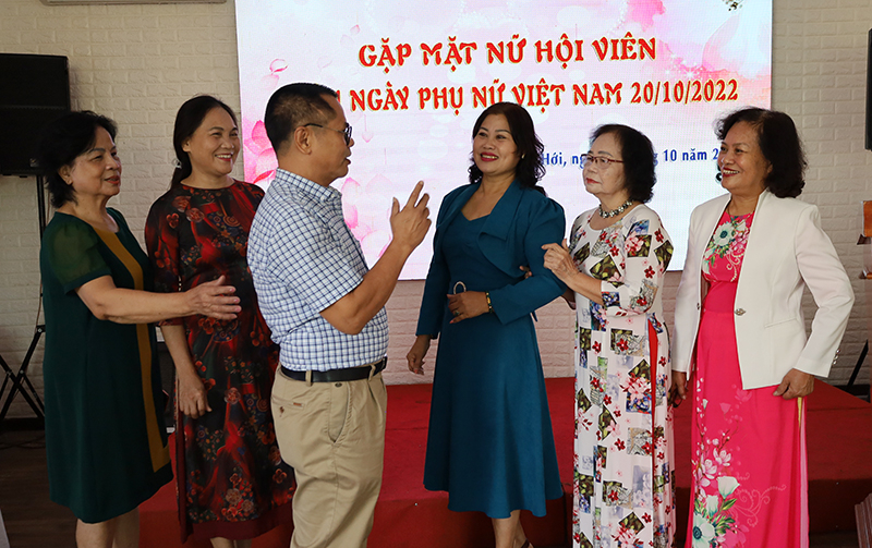 Các hội viên tại buổi gặp mặt.