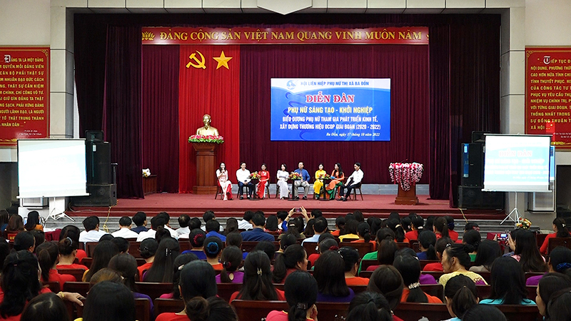 Diễn đàn thu hút đông đảo