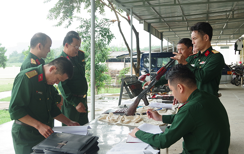 Kiểm tra tình trạng kỹ thuật súng bộ binh