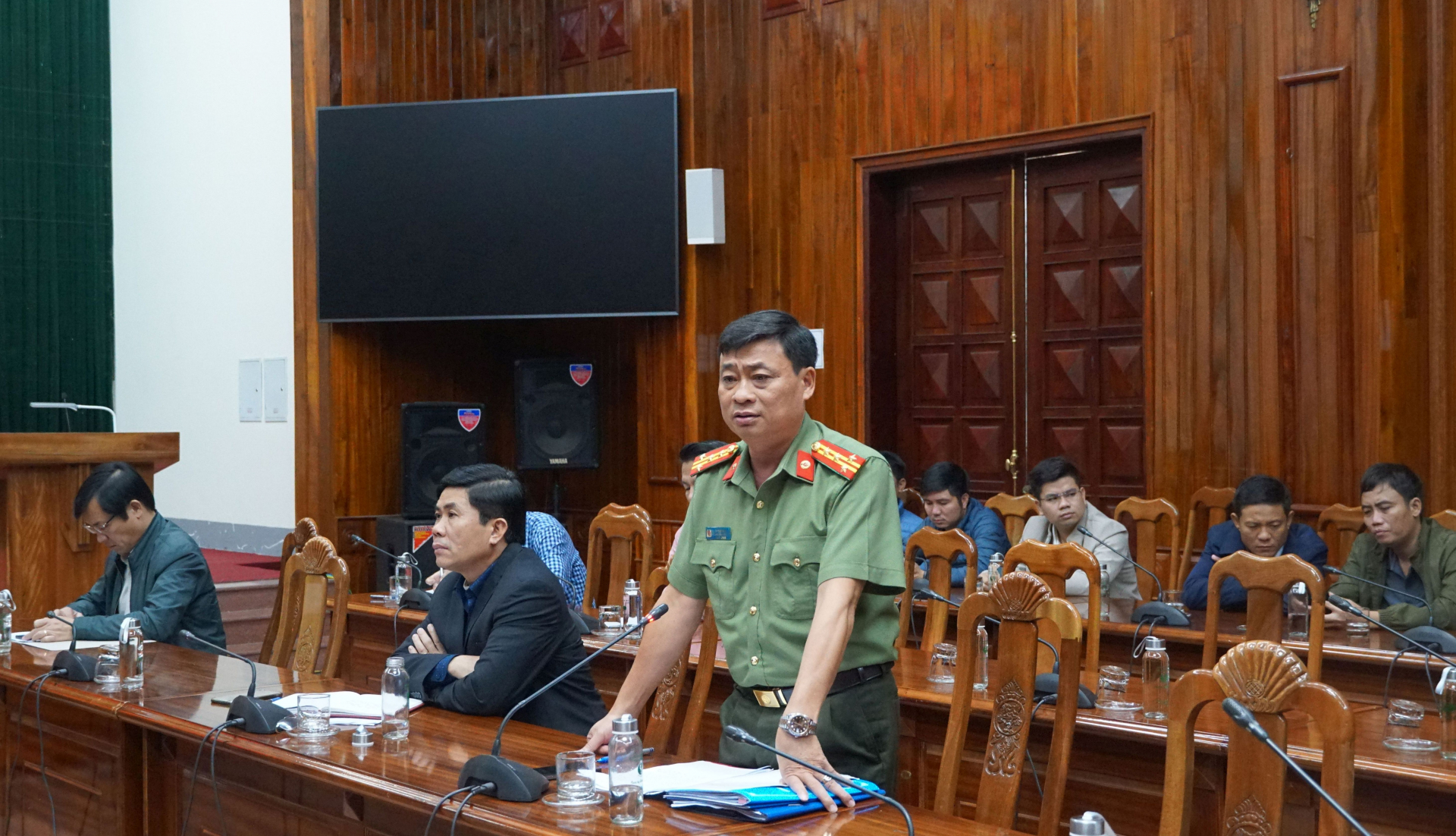 Đại diện Công an tỉnh trao đổi thêm một số vấn đề mà báo chí, dư luận quan tâm.