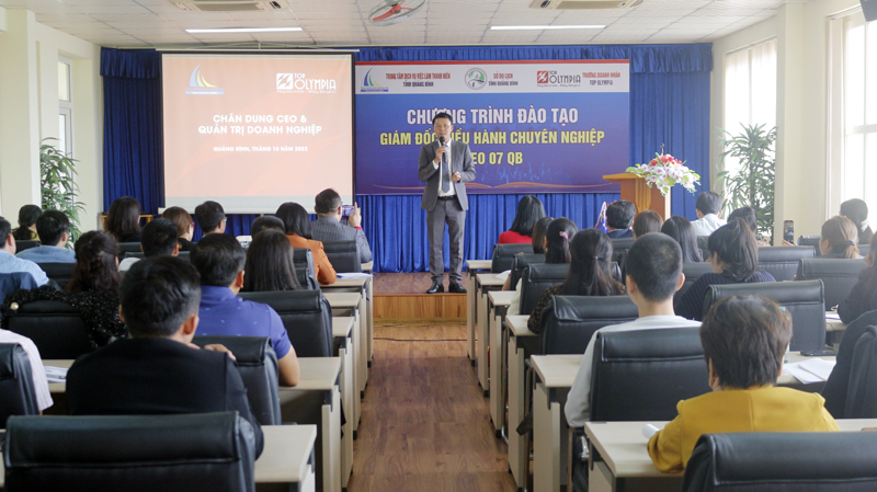 Tham gia khóa đào tạo, các học viên được trang bị nhiều kiến thức, kỹ năng lãnh đạo, điều hành chuyên nghiệp. 