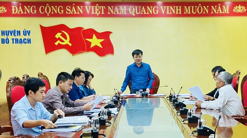 Tại kỳ họp thứ 20, Ủy ban Kiểm tra Huyện ủy Bố Trạch đã quyết định kỷ luật đối với ông Nguyễn Công Trứ, nguyên Phó Bí thư Đảng ủy, Chủ tịch UBND xã Sơn Trạch (nay là thị trấn Phong Nha).