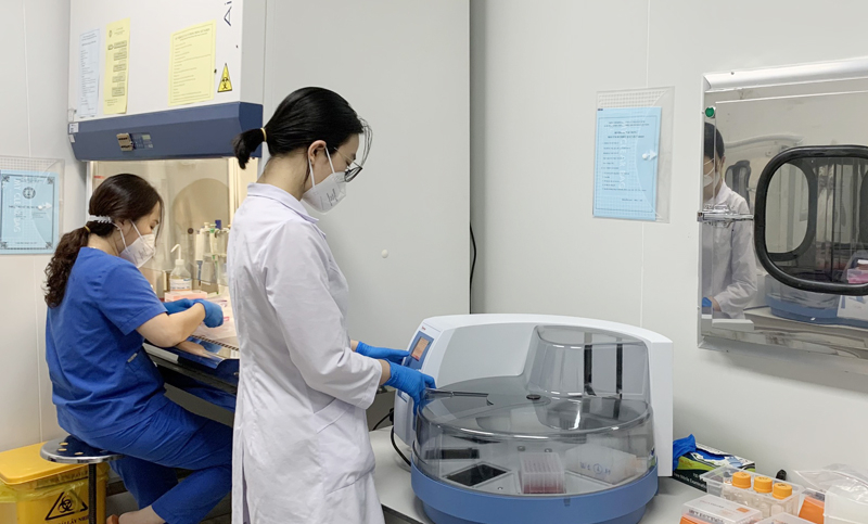CDC Quảng Bình nâng cao năng lực xét nghiệm chuyên sâu để chủ động triển khai giám sát dịch bệnh Đậu mùa khỉ theo hướng dẫn của Bộ Y tế.
