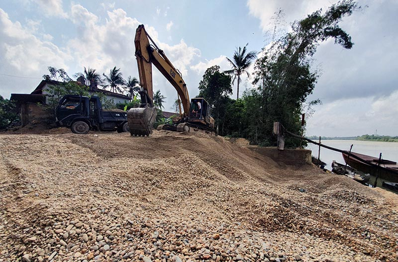 Chi cục Thuế huyện Lệ Thuỷ tăng cường công tác chống thất thu thế trong cấp quyền khai thác khoáng sản.