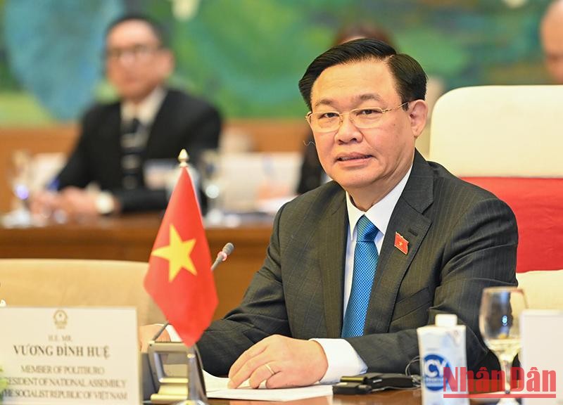 Chủ tịch Quốc hội Vương Đình Huệ phát biểu tại buổi hội đàm. (Ảnh: Duy Linh)