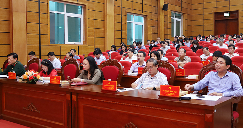 Các đại biểu dự hội nghị. 