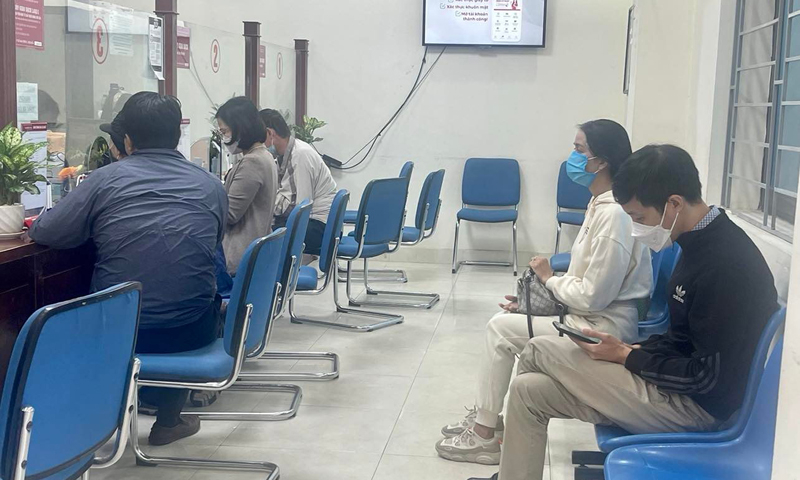 Theo Công ty Chứng khoán Ngân hàng Ngoại thương Việt Nam, việc NHNN tăng lãi suất giúp hạ nhiệt tỷ giá tạm thời nhưng sẽ kích hoạt cuộc đua tăng lãi suất.