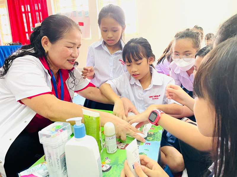  ... và trang bị các kỹ năng cần thiết nhằm xử lý các tình huống liên quan đến tuổi dậy thì.