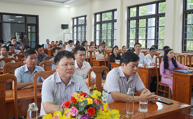 Các đại biểu tham dự tại lễ bế giảng.