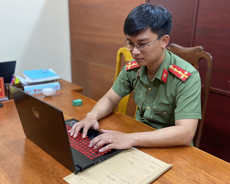 Đại úy Đăng Sỹ Thuyết.