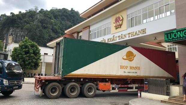 Hàng hóa xuất khẩu sang Trung Quốc qua cửa khẩu Tân Thanh, tỉnh Lạng Sơn. (Ảnh: PV/Vietnam+)