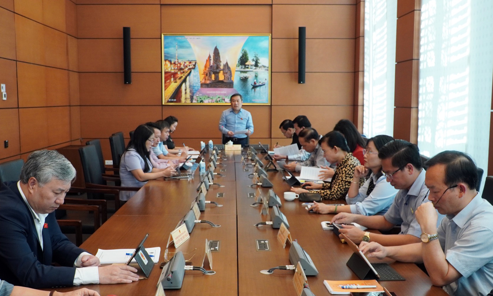 Toàn cảnh phiên thảo luận tại tổ 