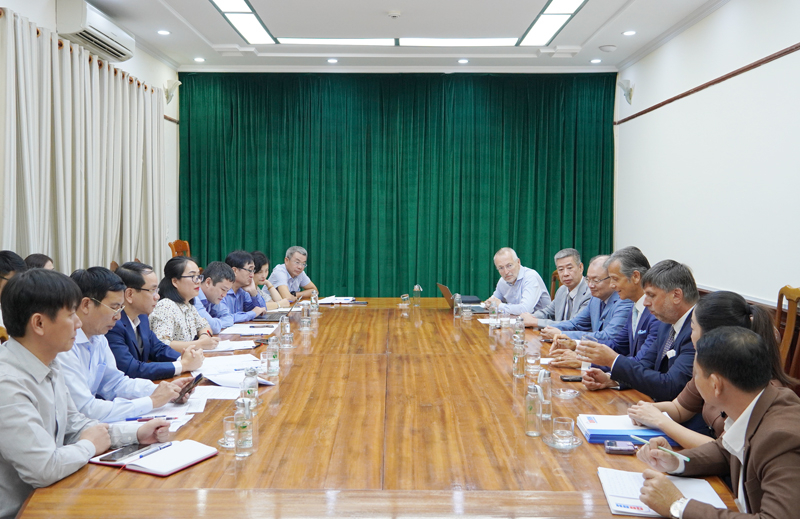 Quang cảnh buổi làm việc.