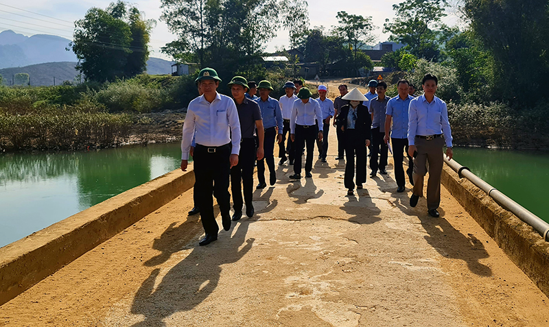 Đồng chí Phó Chủ tịch UBND tỉnh Hồ An Phong phát biểu kết luận buổi làm việc. 