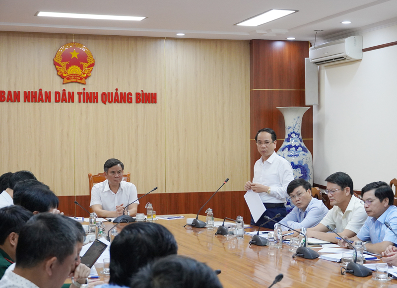 Đồng chí Phó Chủ tịch UBND tỉnh Phan Mạnh Hùng phát biểu tại hội nghị.