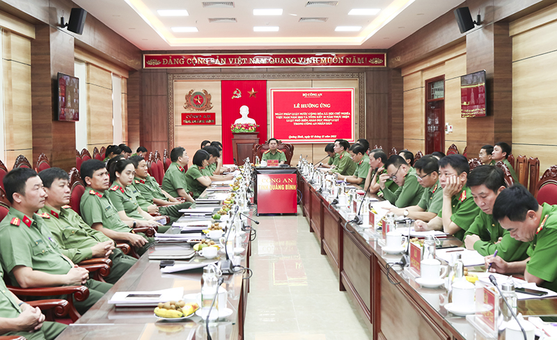 Các đại biểu dự buổi lễ tại điểm cầu Công an tỉnh Quảng Bình