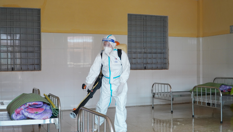 CDC Quảng Bình hỗ trợ phun hóa chất phòng chống SXH cho Trung tâm Chăm sóc và Phục hồi chức năng cho người tâm thần tỉnh. 