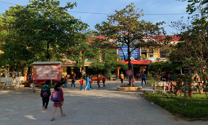 Nắng sân trường...