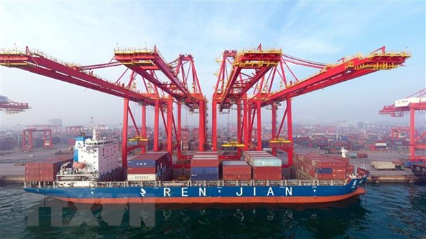 Cảng container ở Nhật Chiếu, tỉnh Sơn Đông, Trung Quốc, ngày 26/1. (Ảnh: THX/TTXVN)