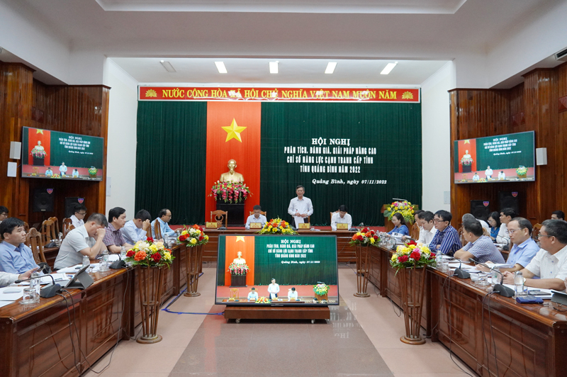 Đồng chí Chủ tịch UBND tỉnh Trần Thắng phát biểu tại hội nghị.