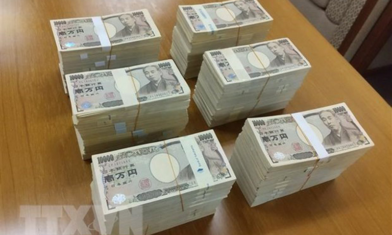 Đồng tiền giấy mệnh giá 10.000 yen Nhật Bản. (Ảnh: AFP/TTXVN)