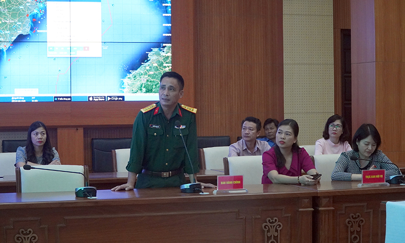 Các ĐBQH thăm Trung tâm Quốc gia điều hành TKCN