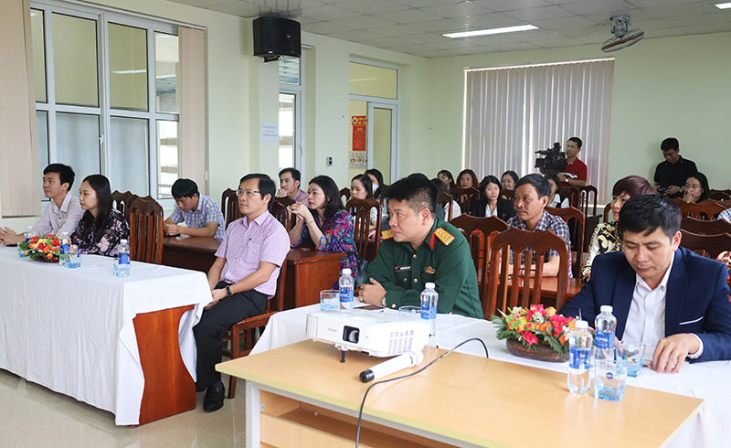 Các đại biểu dự khai giảng khóa bồi dưỡng.