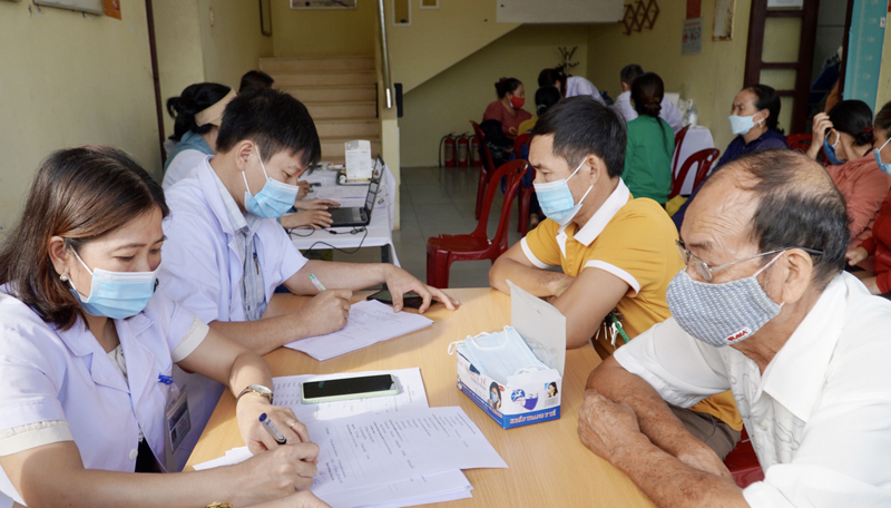 CDC Quảng Bình khám sàng lọc phát hiện sớm bệnh lao tại TP. Đồng Hới.
