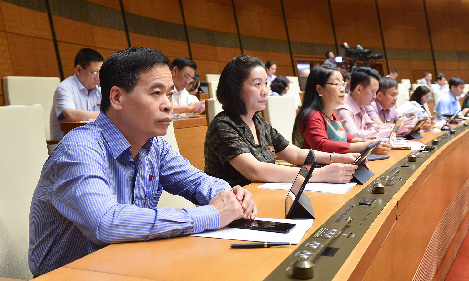 Đoàn ĐBQH tỉnh tại phiên thảo luận chiều 9/11
