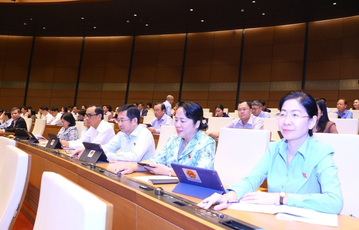 Quốc hội chính thức thông qua Nghị quyết về kế hoạch phát triển kinh tế - xã hội năm 2023. (Ảnh: TTXVN)