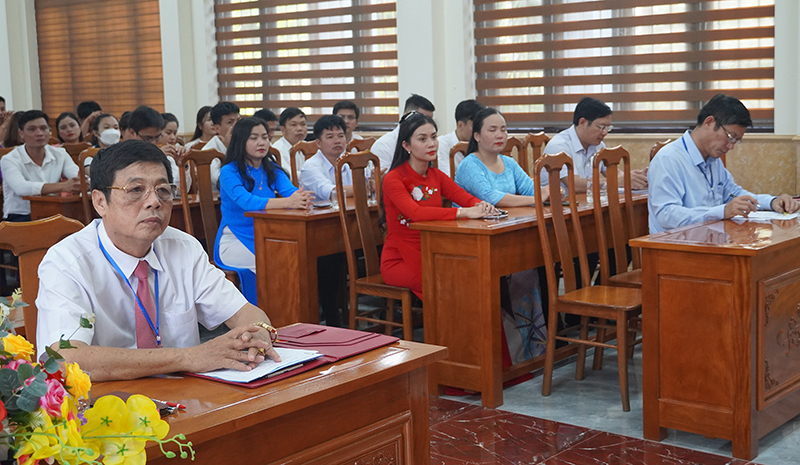 Các đại biểu tham dự tại lễ khai giảng.