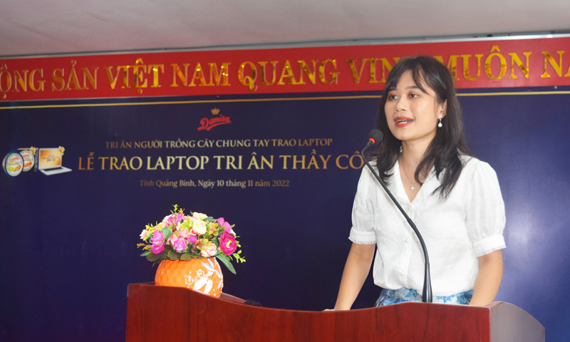 Bà Đinh Hoàng An Na, Trưởng phòng thương hiệu cấp cao Danisa phát biểu tại Lễ trao tặng.